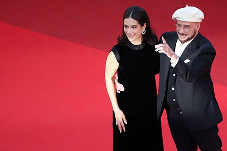 John Travolta Cannes'da Onursal Altın Palmiye Aldı