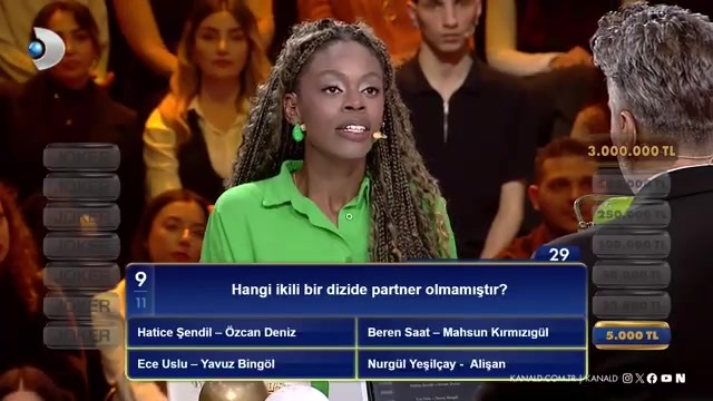 Beyazla Joker 19. Bölümde Dizi Sorusu Heyecan Yarattı