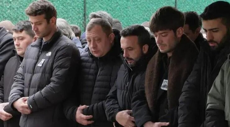 İbrahim Yıldız'ın Ablası Mezar Ziyaretinde Duygusal Anlar Paylaştı