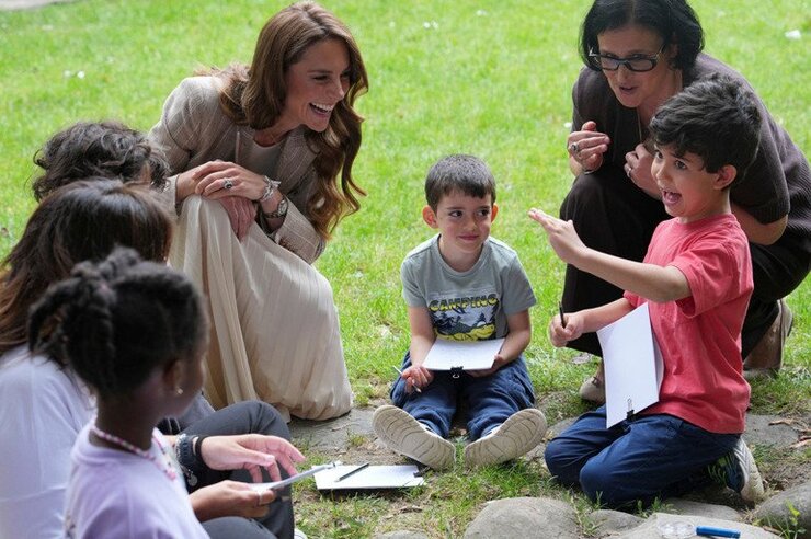 Kate Middleton İtalya Ziyaretinde Çocuklarla Çimlere Yayıldı