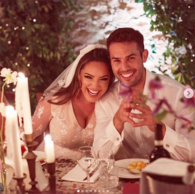 Kelly Brook Kocasıyla 11. Yıldönümünü St Tropez'de Kutladı