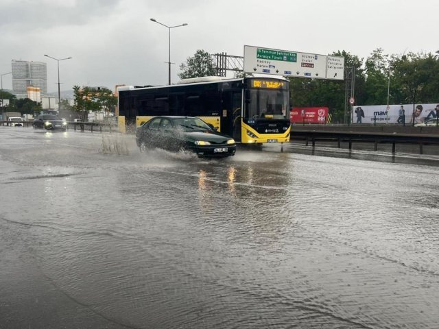 Meteoroloji İstanbul İçin Ani Sel Ve Dolu Uyarısı Yaptı