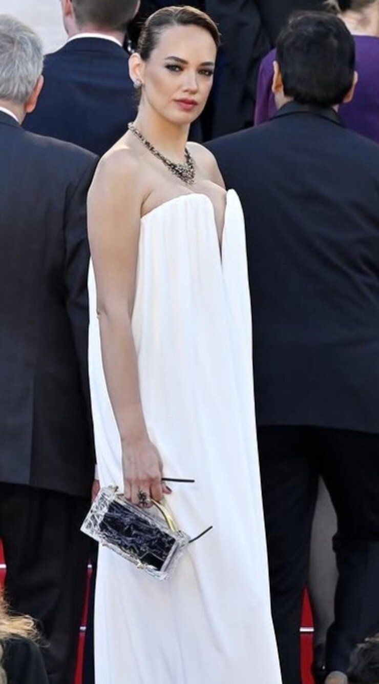 Seda Bakan Cannes Galasında Giydiği Kıyafetle Sosyal Medyayı Salladı