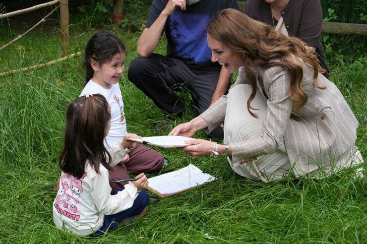 Kate Middleton İtalya Ziyaretinde Çocuklarla Çimlere Yayıldı