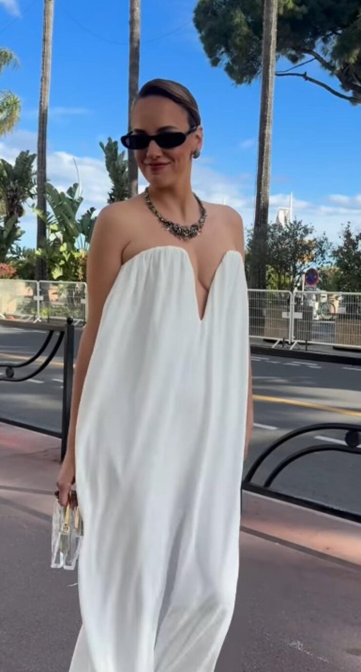 Seda Bakan Cannes Galasında Giydiği Kıyafetle Sosyal Medyayı Salladı