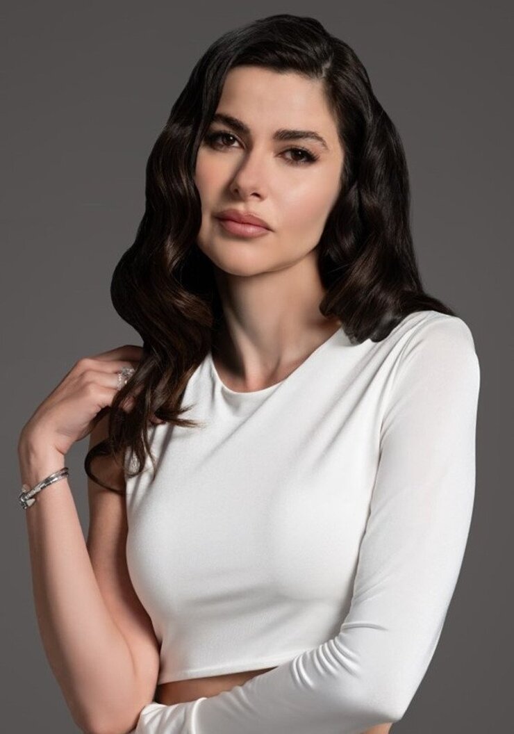Nesrin Cavadzade Ve Ekibi Hangisi Daha 17 Dizisinde Buluştu
