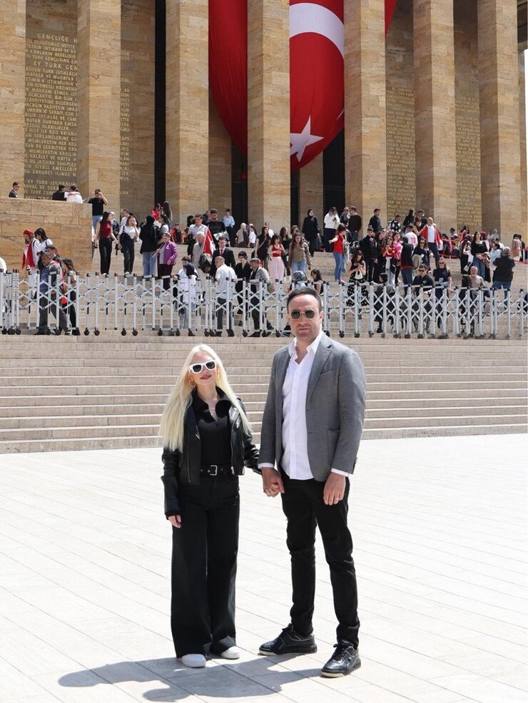 Ünlüler 19 Mayıs'ta Atatürk'ü Andı