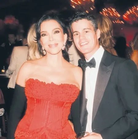 Kris Jenner Ücretsiz Yüz Germe Ameliyatından Şikayet Etti Sonra Geri Adım Attı