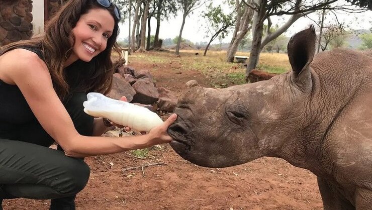 Shannon Elizabeth Boşandı ve 1 Milyon Dolar Kazandı