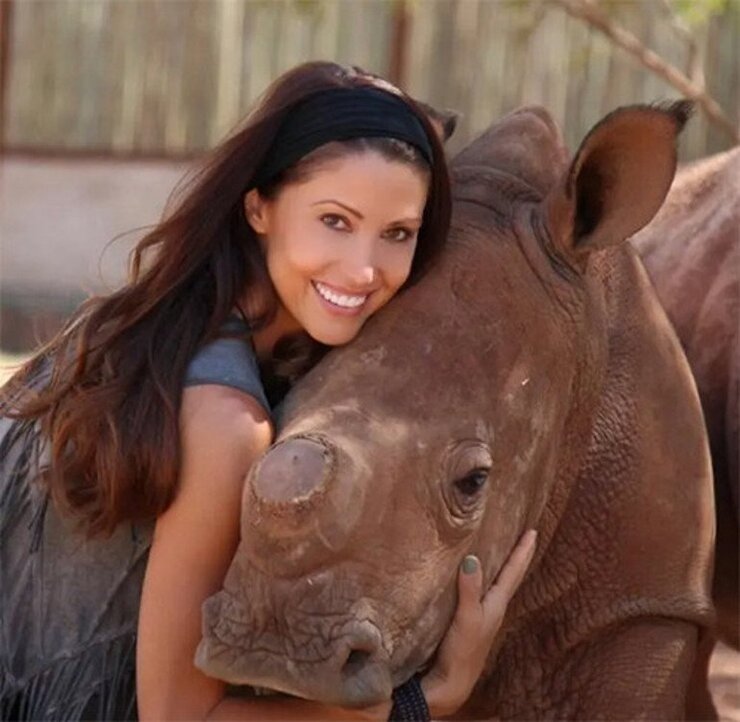 Shannon Elizabeth Boşanmanın Ardından İçerik Üreticisi Oldu İlk Haftada 1 Milyon Dolar Kazandı
