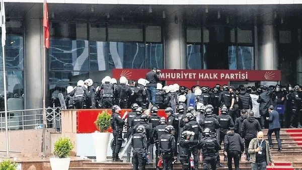 Burcu Köksal Baskılara Dayanamadığını Söyleyerek CHP'den İstifa Etti