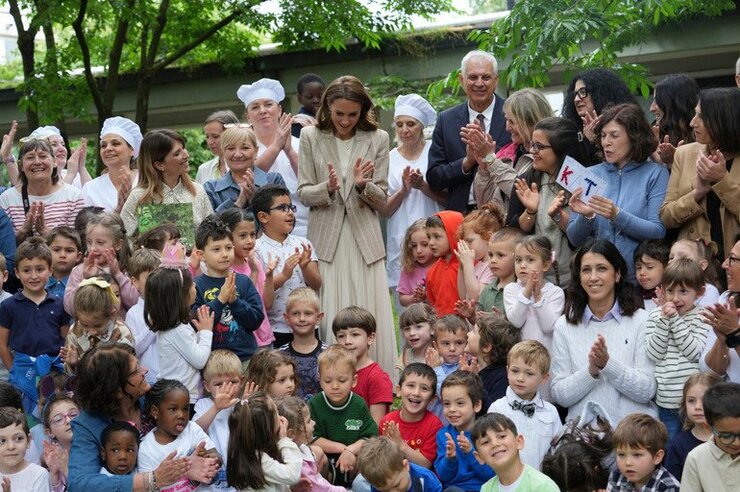 Kate Middleton İtalya Ziyaretinde Çocuklarla Çimlere Yayıldı