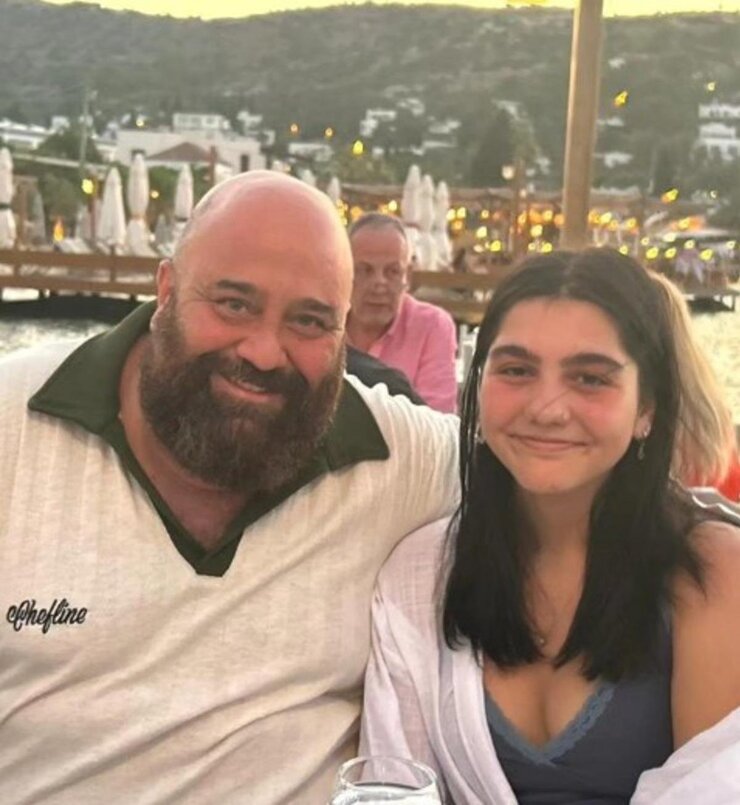 Somer Sivrioğlu'nun Kızı Derin Sosyal Medyayı Salladı