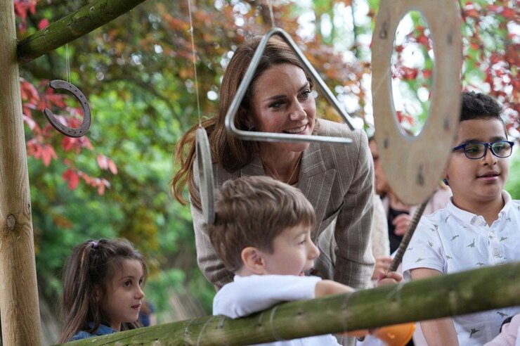 Kate Middleton İtalya Ziyaretinde Çocuklarla Çimlere Yayıldı