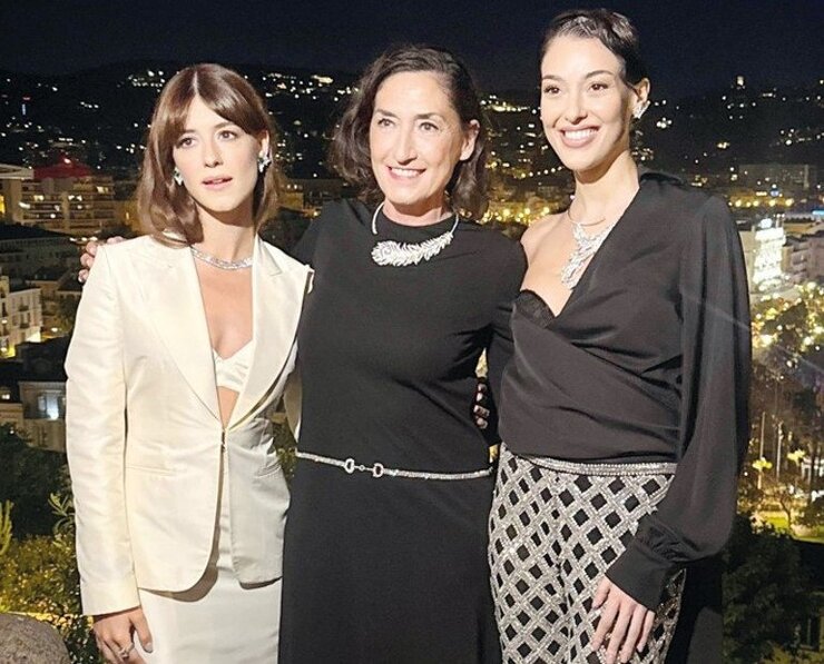 Dilan Çiçek Deniz Cannes'da Dünya Yıldızlarıyla Aynı Masayı Paylaştı