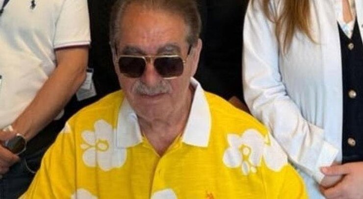 İbrahim Tatlıses Ameliyatın Ardından Balkondan Hayranlarına Göründü