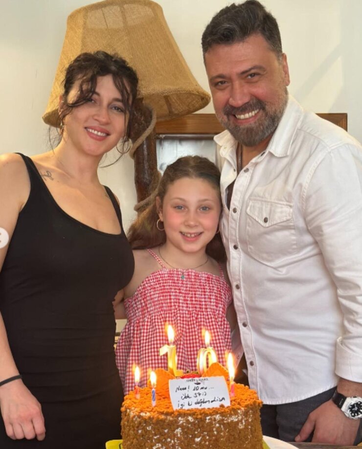 Bülent Parlak Ve Eski Eşi Kızları Lisa İçin Bir Araya Geldi