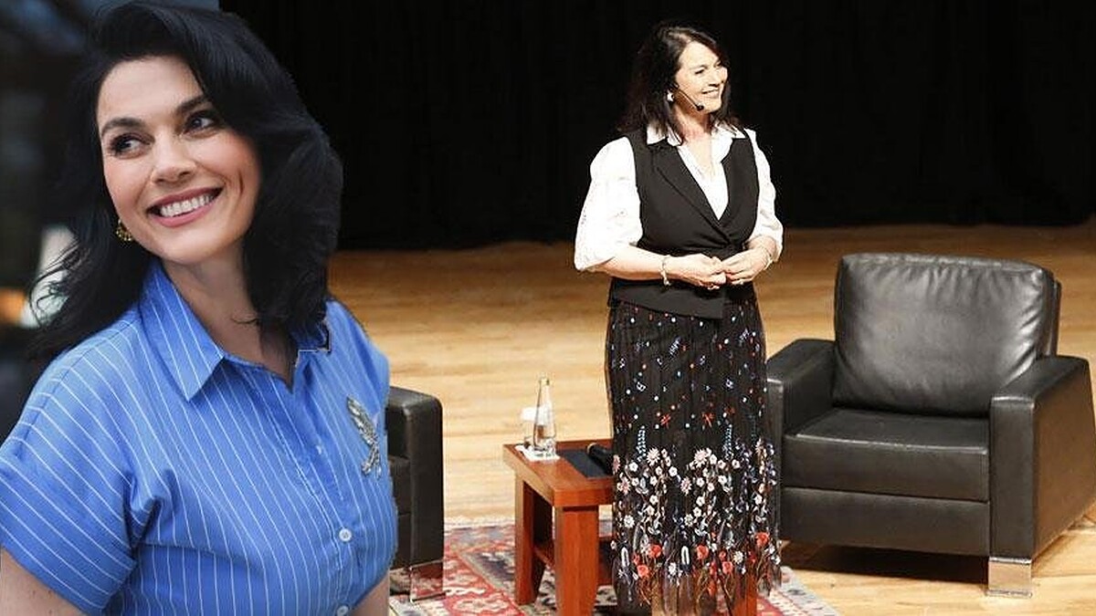 Açelya Akkoyun Öğrencilere Meslek Ve Sanat Üzerine Tavsiyeler Verdi