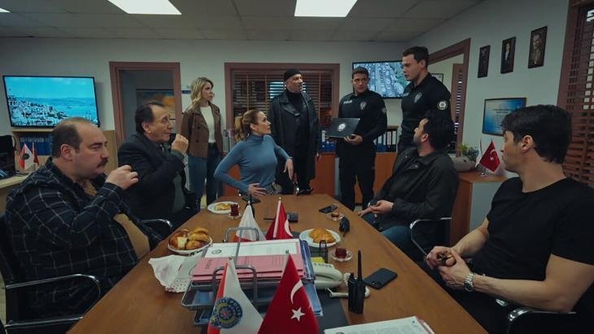 Arka Sokaklar Yeni Fragmanında Nazike Lavaş Mafyasıyla Karşılaşıyor
