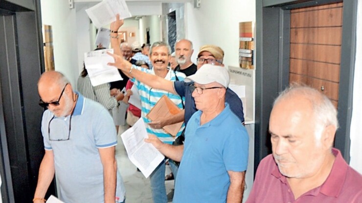 Memur emeklilerine ödenmediği ileri sürülen 8 bin 77 liralık seyyanen zam için...