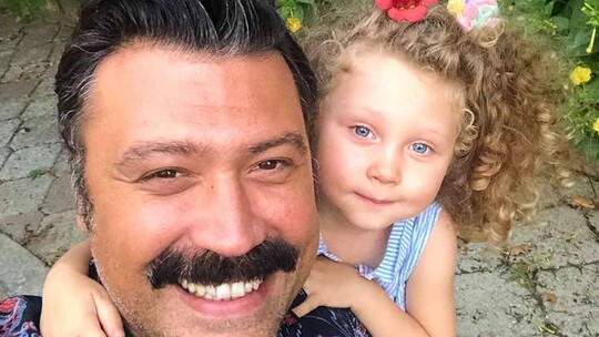Bülent Parlak, eski eşi Burcu Gönder ile bir araya gelerek kızı Lisa'nın 10....