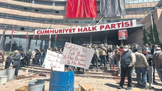 CHP Genel Merkezi'nde yaşanan kapı kırma, cam indirme ve milletvekili dışlama...