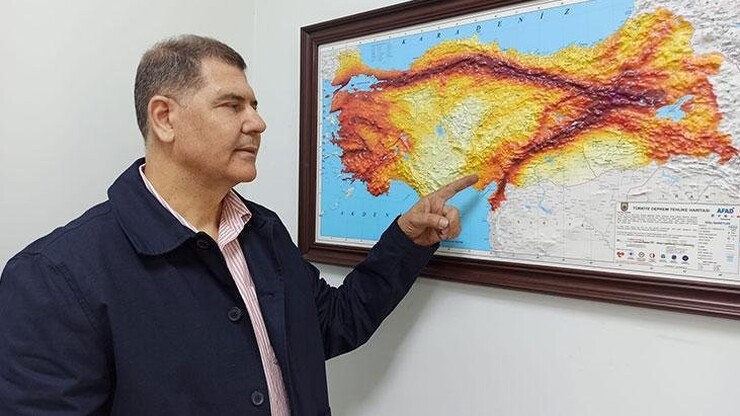 Sosyal medyada yayılan "Doğu Akdeniz'de her an 7 ve üzeri deprem olacak" iddialarını...