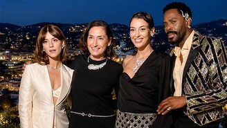 Dilan Çiçek Deniz Cannes'da Dünya Yıldızlarıyla Aynı Masayı Paylaştı