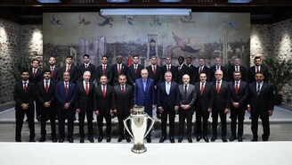 Erdoğan Şampiyon Galatasaray Heyetini Dolmabahçe'de Kabul Etti