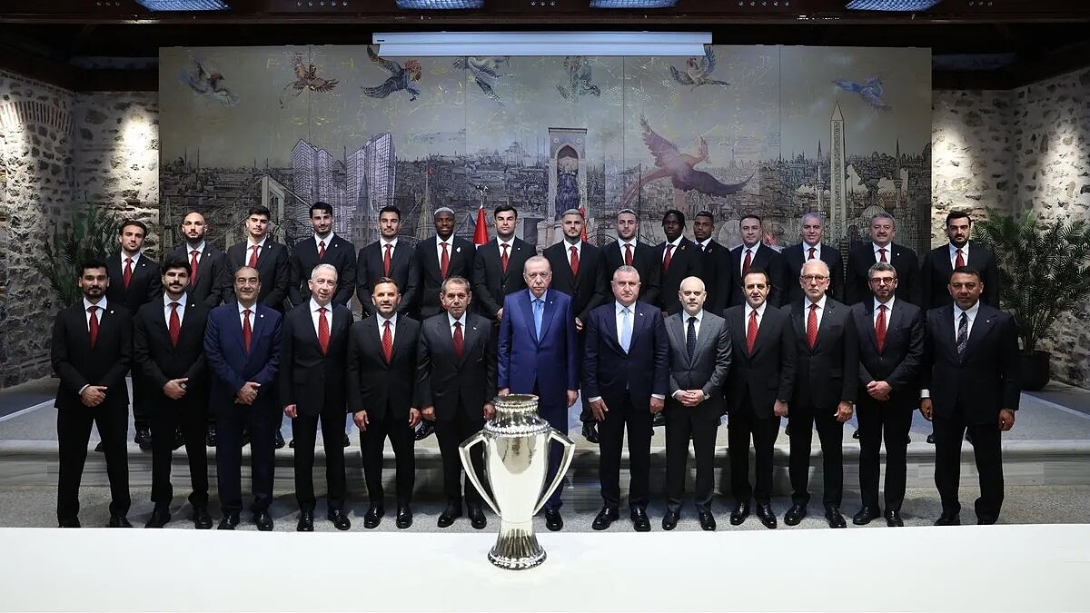 Erdoğan Şampiyon Galatasaray Heyetini Dolmabahçe'de Kabul Etti