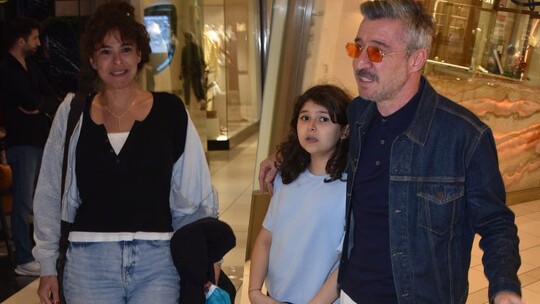 Gamze Topuz, Anneler Günü'nü kızı Elisa ve eski sevgilisi Tümer Metin ile birlikte...