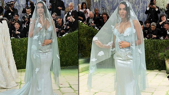 Georgina Rodriguez, 2026 Met Gala'da giydiği gelinliği andıran açık mavi saten...