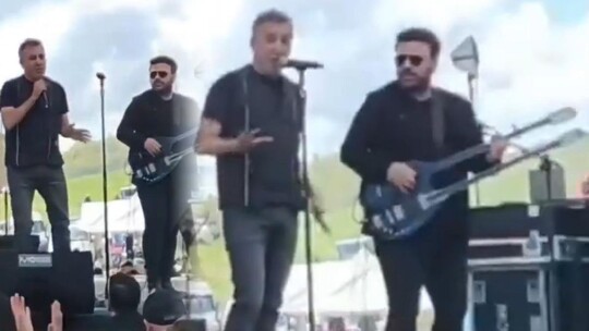 Mide kanaması nedeniyle hastaneden taburcu olan Haluk Levent, doktor uyarılarına...