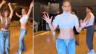 Jennifer Lopez 25 Yıllık Pantolonunu Hala Giyebildiğini Kanıtladı