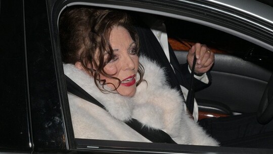 Joan Collins 92 Yaşında Emekli Olmayı Reddetti Yeni Filmde Oynuyor