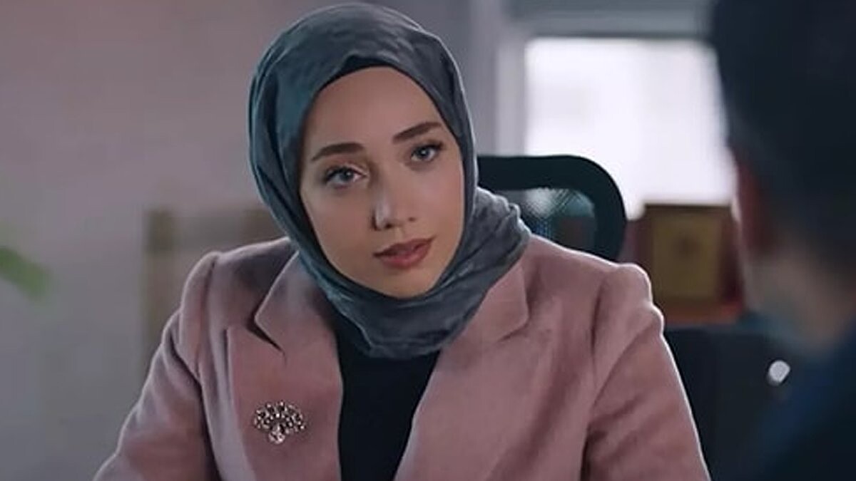Özge Özacar Eski Masal Dizisinde Leyla Rolüyle Geri Dönüyor