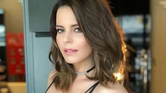Simge Sağın, Melis İşiten'in YouTube kanalına konuk olarak üç aydır süren ilişkisini...