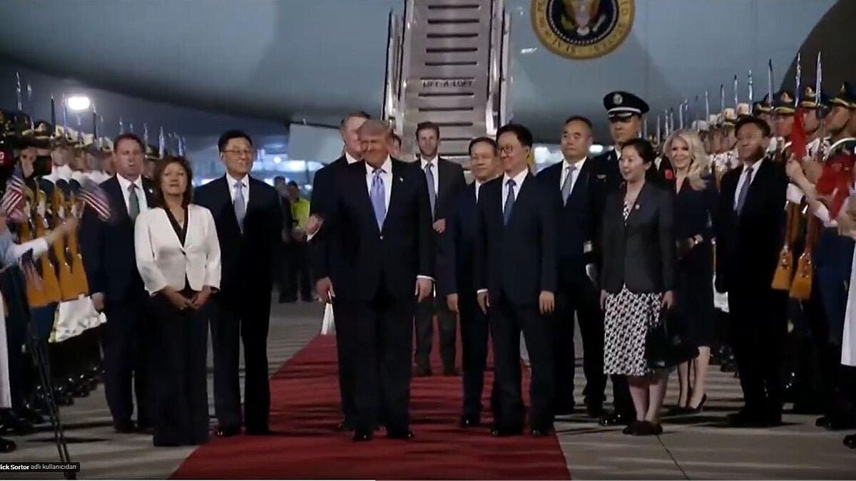 Trump 8.5 Yıl Sonra Çin'de Xi Jinping İle Bir Araya Geldi