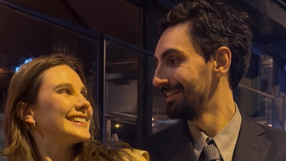 Umut Evirgen Eşi Alina Boz'un Tiyatro Ödülünü Kutladı