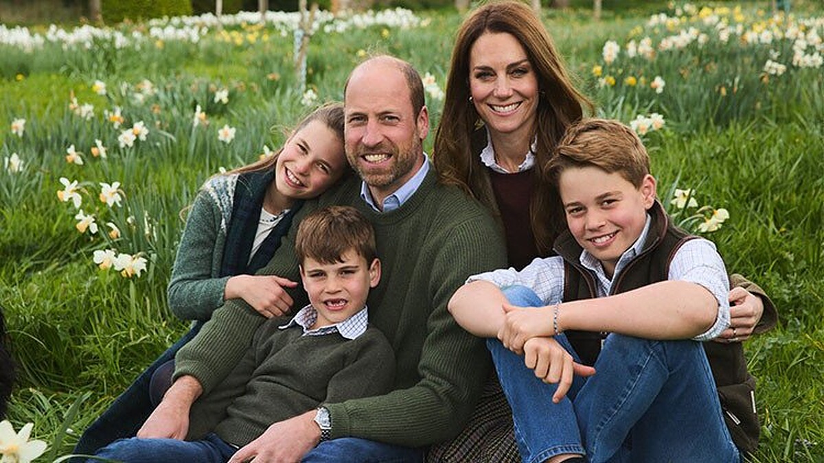 William Ve Kate 15 Yıllık Evliliklerini Aile Fotoğrafıyla Kutladı