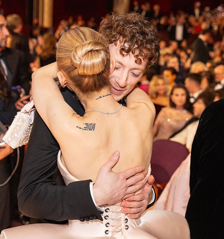 Ariana Grande Ve Ethan Slater Üç Yıllık İlişkiyi Bitirdi