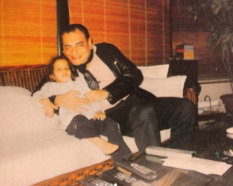 Ayşe Nazlı Babasını Yürek Burkan Sözlerle Uğurladı