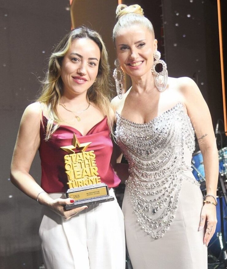 Deniz Bayramoğlu Yılın En İyi Erkek Haber Sunucusu Seçildi