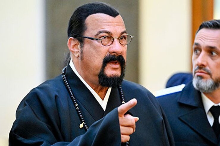 Steven Seagal St. Petersburg Ekonomi Forumunda Göründü