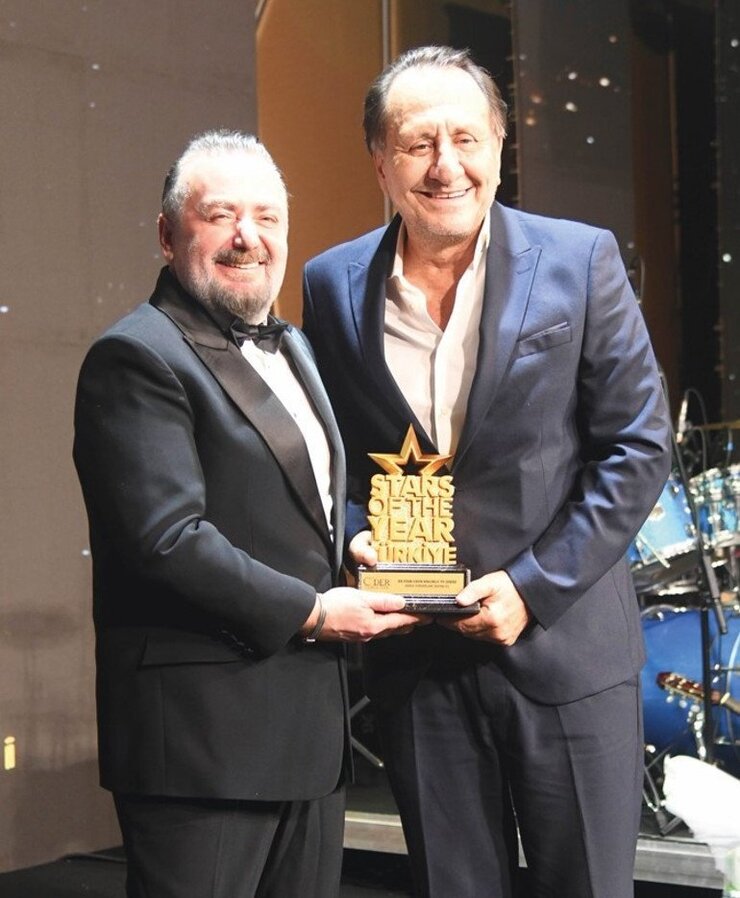 Deniz Bayramoğlu Yılın En İyi Erkek Haber Sunucusu Seçildi
