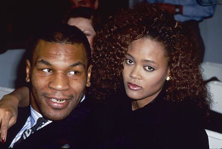 Mike Tyson Eski Eşini Brad Pitt İle Kendi Arabasında Bastırdı