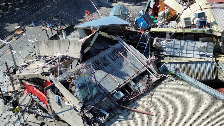 Filipinler'de 7.8 Büyüklüğünde Deprem Tsunami Uyarısı Başlattı