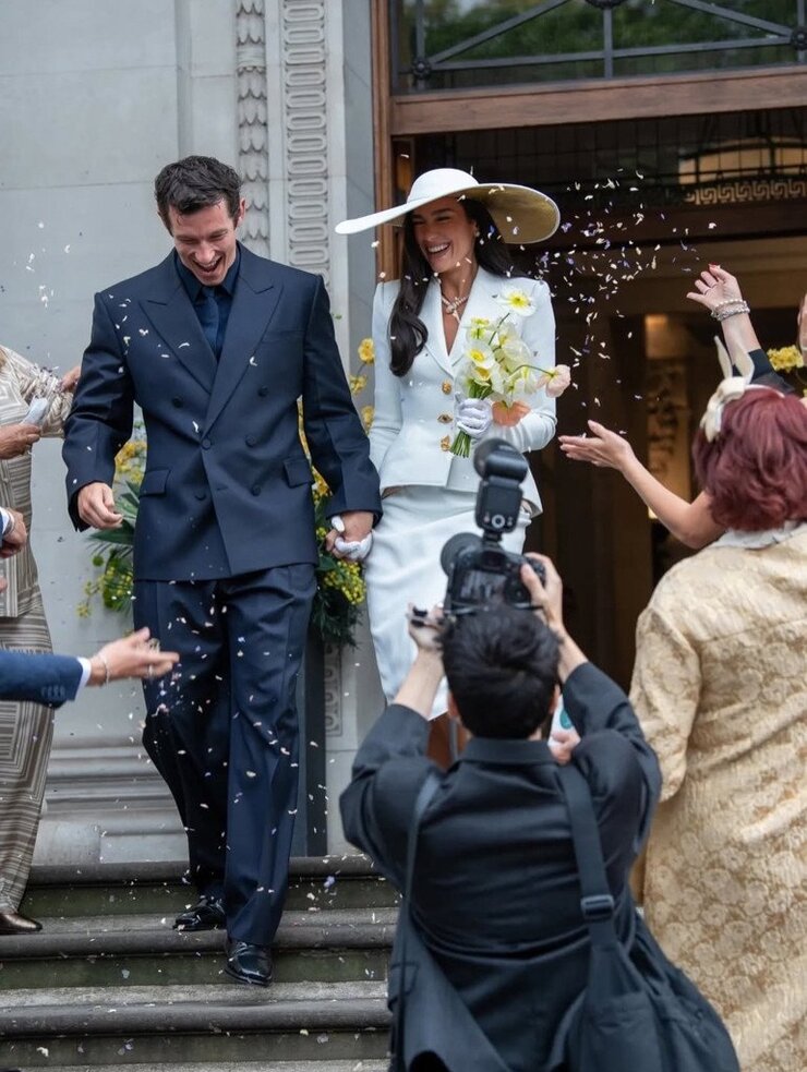 Dua Lipa Ve Callum Turner Londra'da Evlendi