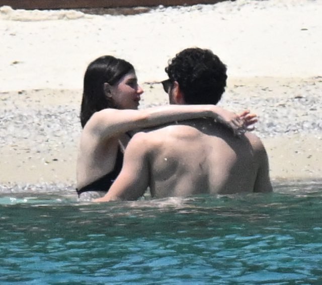Taşacak Bu Deniz Oyuncuları Ali Öner Ve Zeynep Atılgan Bodrum'da Görüntülendi