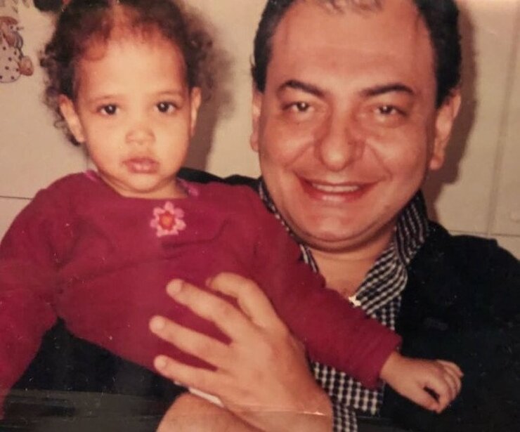 Ayşe Nazlı Babasını Yürek Burkan Sözlerle Uğurladı